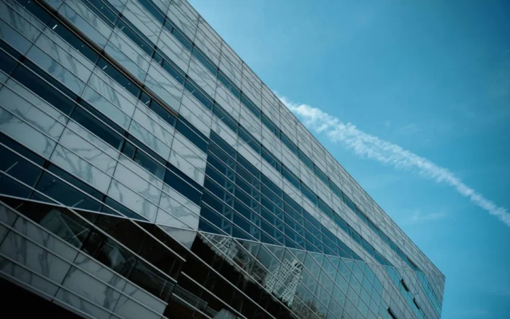 ASML concediază 1.700 de angajați, afectând în special posturile de management din Olanda