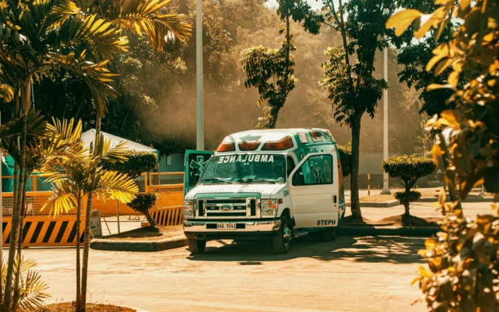 Mamă din Clejani a născut al cincilea copil în ambulanța SMURD, în timpul unei intervenții dramatice