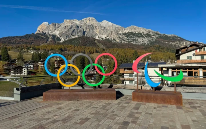 Aventura tricolorilor la Milano Cortina începe cu peripeții: zbor anulat, drum de noapte și ninsori la destinație