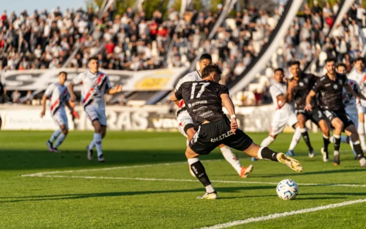 FCSB câștigă la Galați după o răsturnare spectaculoasă și reintră în cursa pentru play-off