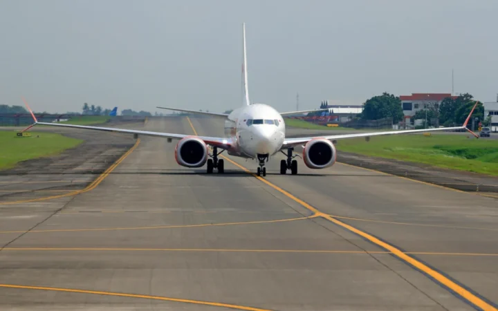 Protest masiv pe pista principală de la Aeroportul Otopeni: 120 de angajați ROMATSA întrerup traficul aerian din cauza condițiilor de muncă