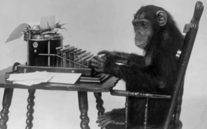 Scrisul în România Modernă: De la Exprimare Artistică la Succes Profesional în Era Digitală