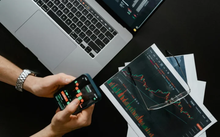 Lovitură pe bursă: OMV Petrom iese din indicii FTSE Russell, dar România păstrează 12 companii în liga mondială a Piețelor Emergente