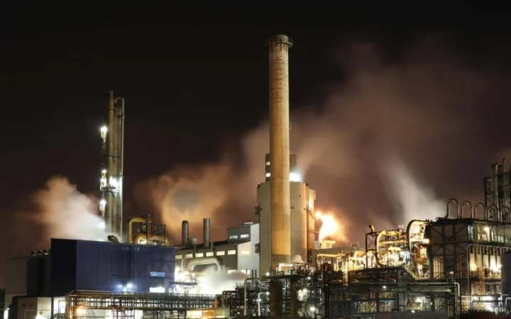 Atac iranian paralizează cea mai mare rafinărie din Arabia Saudită: Piața petrolului e cutremurată