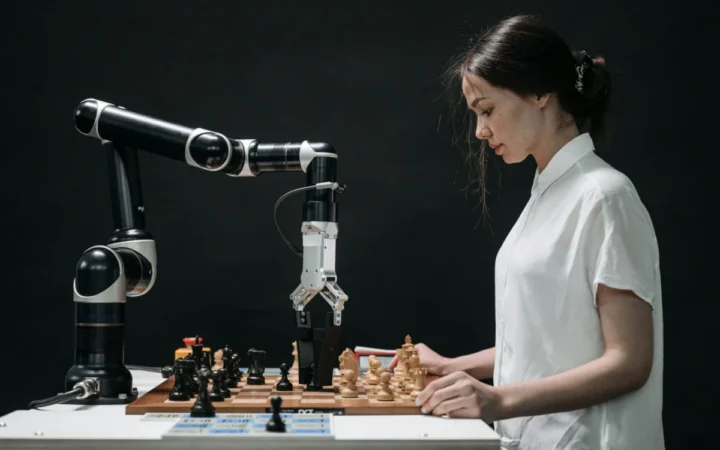 CTRL+ALT+THINK: Programul care îi învață pe elevi să folosească inteligent și critic inteligența artificială