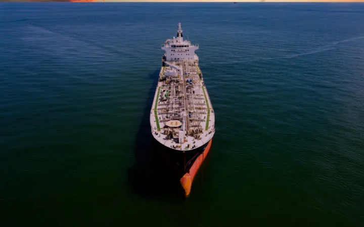 Iranul blochează Strâmtoarea Ormuz: Doar vasele aliaților mai au acces prin ruta crucială a petrolului