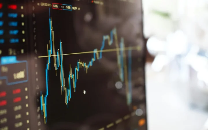 Trader anonim câștigă aproape 1 milion de dolari prezicând atacuri SUA-Israel asupra Iranului pe Polymarket