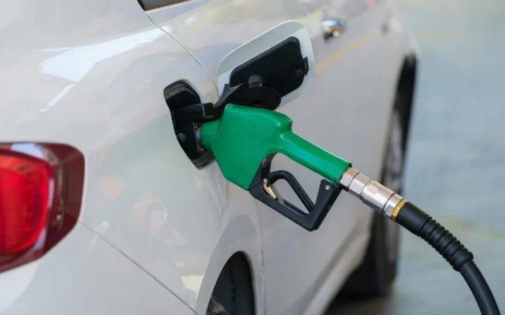 Ilie Bolojan avertizează asupra scumpirii carburanților din cauza blocajului în strâmtoarea Ormuz și a crizei din Orientul Mijlociu