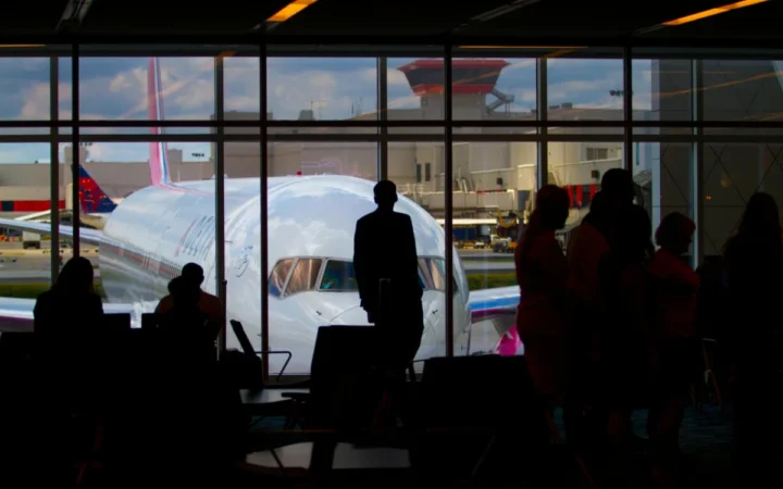 Incident dramatic la Aeroportul Internațional Dubai: terminal avariat și evacuări de urgență