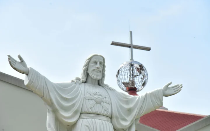 Soldat israelian surprins în timp ce vandalizează o statuie a lui Hristos în sudul Libanului: reacții puternice și investigații în curs