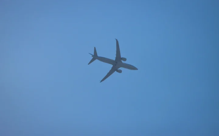 TAROM răspunde ferm zvonurilor: Nu există criză de kerosen, nu se închide compania!