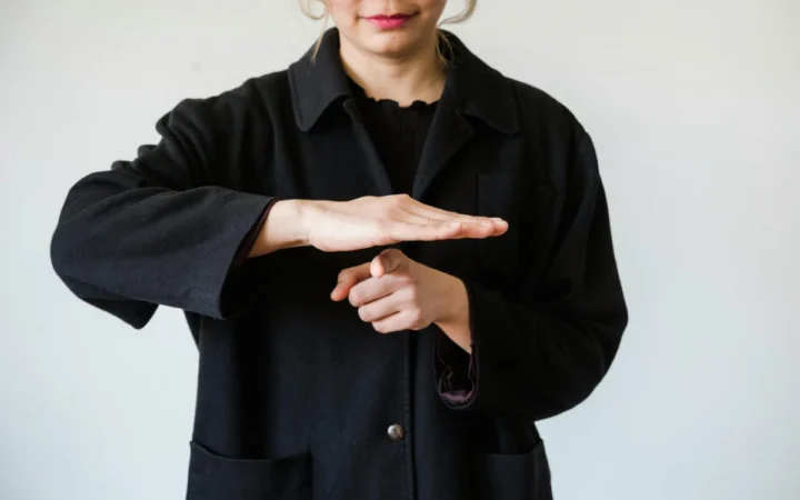 Studiu șocant: Fiecare persoană minte de 2-3 ori la fiecare 10 minute de conversație! Care sunt semnele minciunii