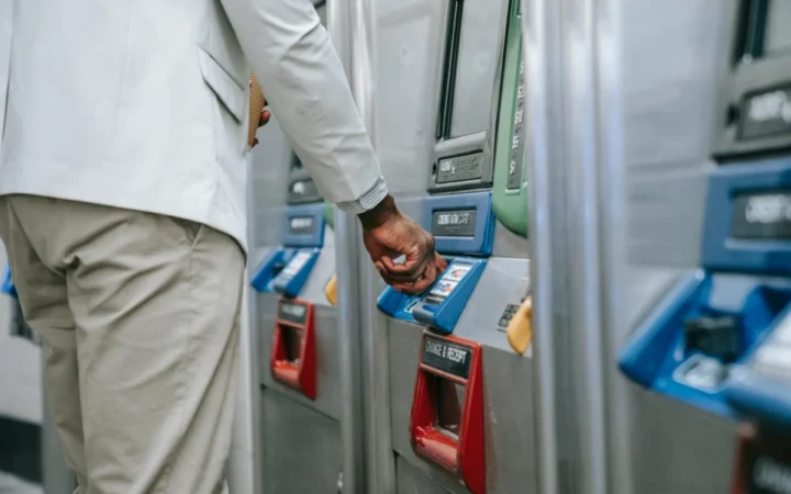 Bucureștenii iau cu asalt metroul: Record de abonamente Metrorex înainte de scumpirea biletelor