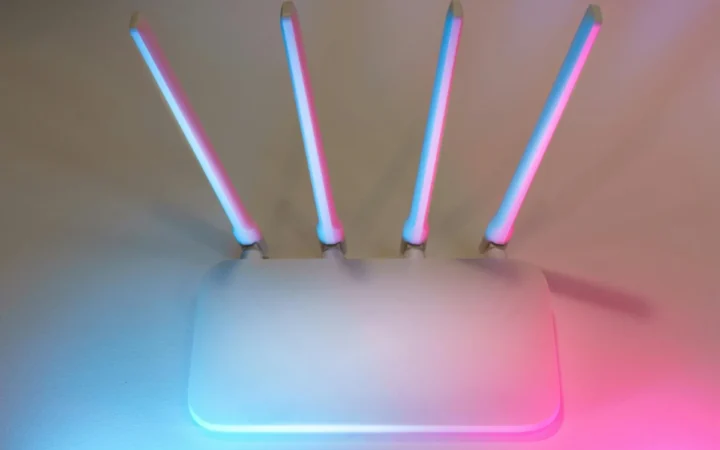 Iran Redeschide Accesul la Internet: Președintele Pezeshkian Pune Capăt Blocadei Digitale după 90 de Zile