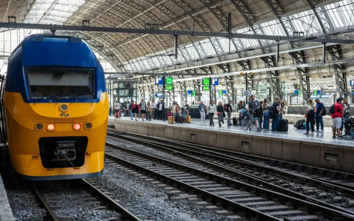 Trenul metropolitan Cluj: investiție de 115 milioane de euro pentru 23 de stații moderne