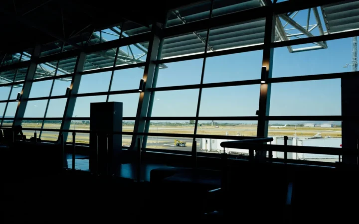 Grevă Națională în Belgia pe 12 Mai 2026: Transportul Aerian și Public Complet Blocate, Avertizează MAE