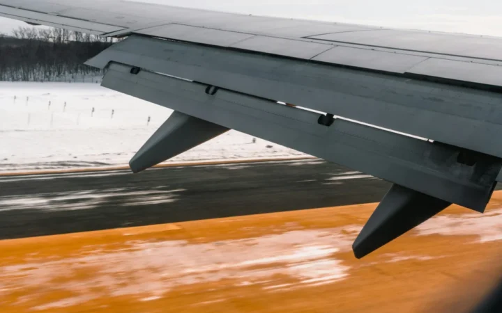 Criză pe cerul Greciei: Ryanair amenință să-și reducă zborurile către Salonic!