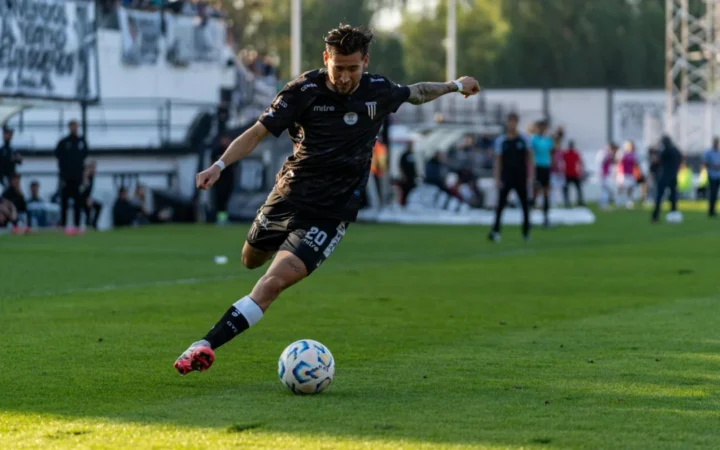 Cutremur pe piața transferurilor! Cine pleacă, cine vine și ce mutări se pregătesc la marile cluburi din Liga 1
