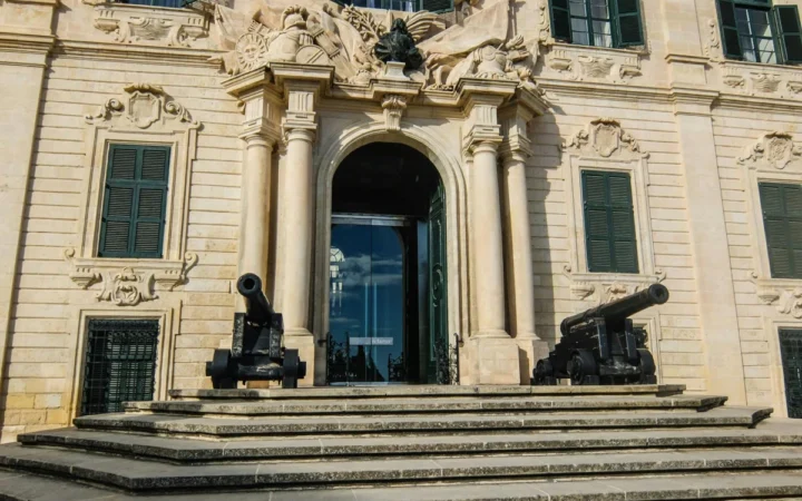 Tunurile Armatei Române întârzie: contract de peste 300 milioane euro, livrări incerte și întrebări fără răspuns