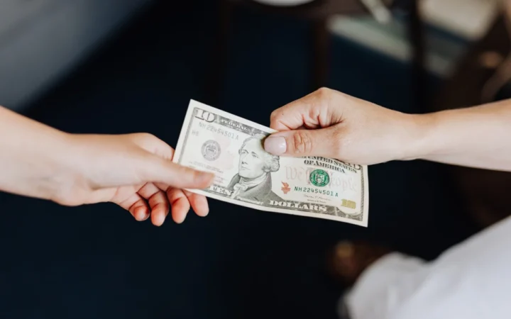 Pîslaru promite: „Niciun salariu nu va scădea în sănătate!” Creșteri pentru două treimi dintre angajați și 2,5 miliarde lei în plus