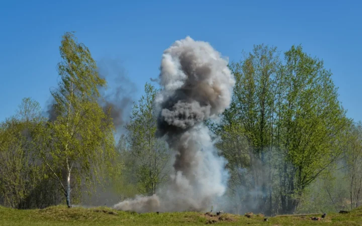 Dispozitiv Exploziv Descoperit într-o Mașină pe N2: Doi Suspecți Arestați în cadrul unei Operațiuni Împotriva Grupărilor Republicane