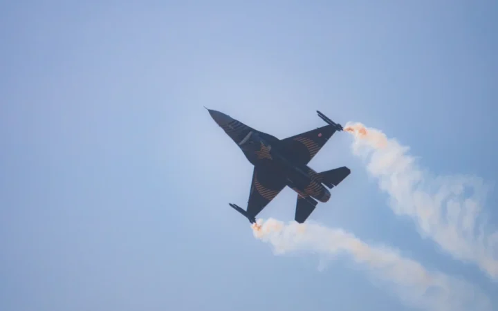 Dublă lovitură aeriană: Tânărul pilot român doboară două drone intruse în mai puțin de 24 de ore