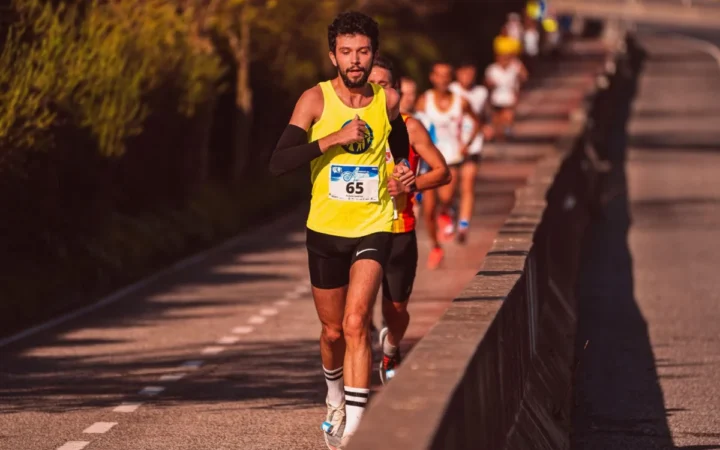 Josh Kerr Spulberă Recordul Mondial la O Milă și Intră în Istorie