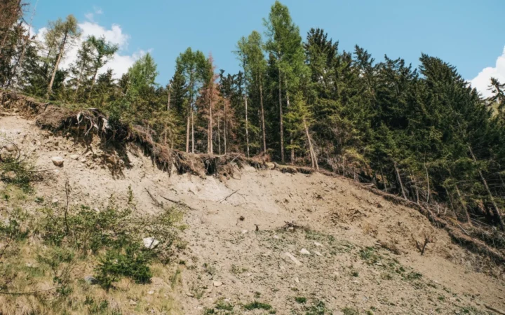 Alunecare catastrofală de teren la Chongqing: 18.000 de metri cubi de rocă au acoperit peste zece blocuri, peste 1.100 de persoane evacuate