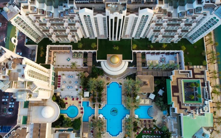 Filmările „The White Lotus” transformă un hotel de lux din Saint-Tropez în epicentrul exclusivității