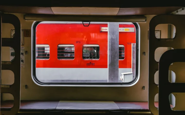 Tragedie pe calea ferată la Valu lui Traian: Un bărbat de 75 de ani a murit lovit de tren