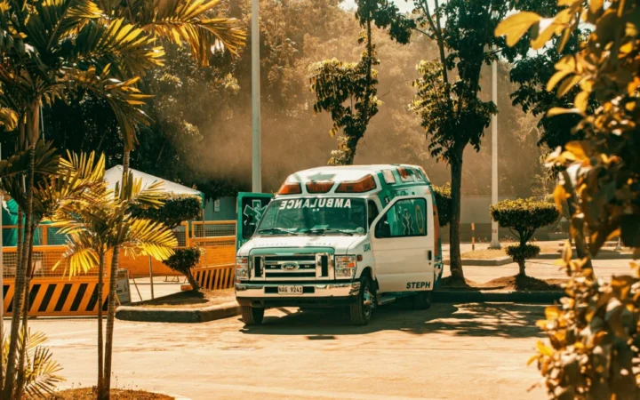 CNA Tăie În Viu: „Ambulanța Neagră” de pe TikTok și Postarea cu Maia Sandu, Sub Lupă!