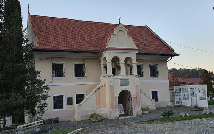 Filosofia revine în școli și comunități: interes în creștere printre români de toate vârstele