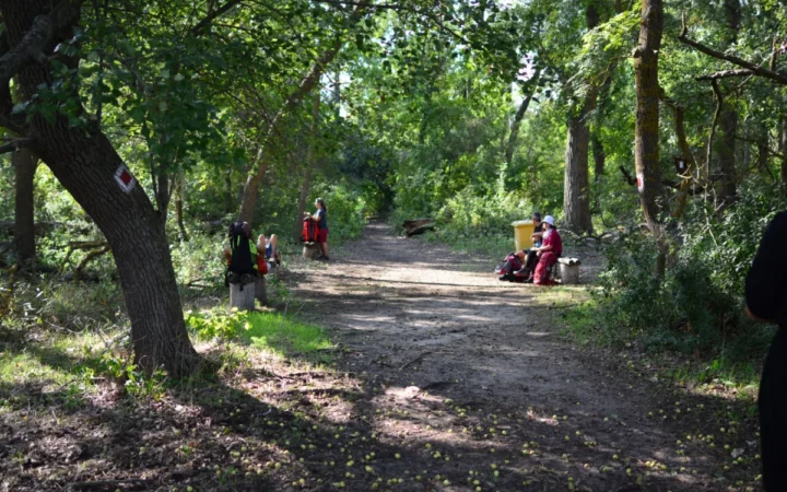 Tot mai mulți tineri români aleg să călătorească în stil backpacking pentru aventură și libertate